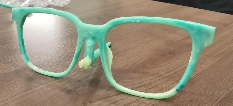 震雄创新推出幻彩注塑技术实现单射台多色效果